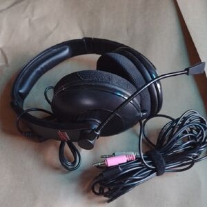 Red Samurai Black Wired Gaming Headset with Microphone NWOT